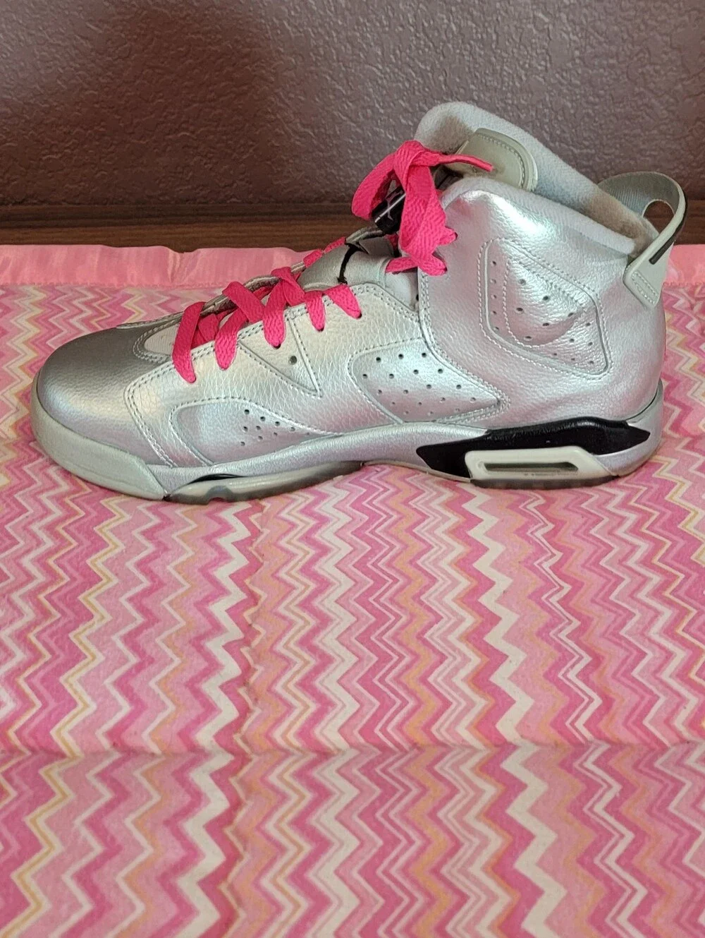 Air Jordan 6 Retro GS Valentine's Day 2014 Metallic Silver Pink Size 7Y